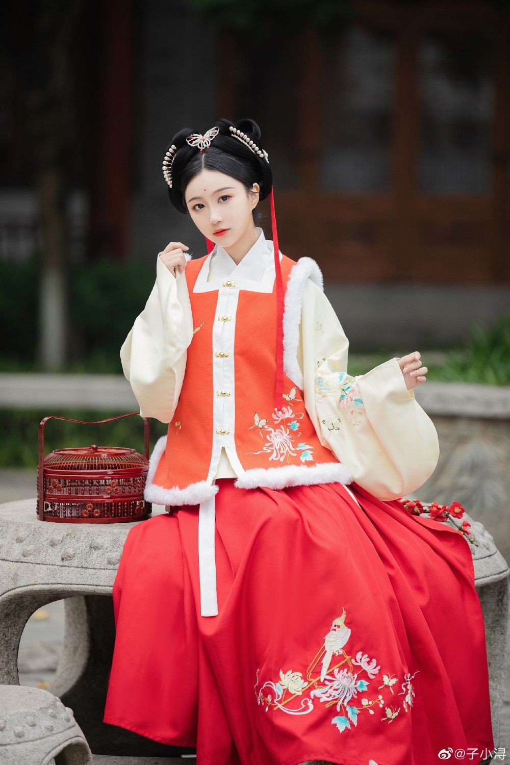 The Cheongsam Brides Toast-Giving Attire:A Blend of Tradition and Elegance The Cheongsam Brides Toast-Giving Attire:A Blend of Tradition and Elegance