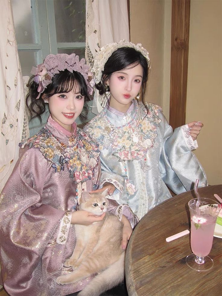 The Simple Charm of Traditional Hanfu Fashion The Simple Charm of Traditional Hanfu Fashion