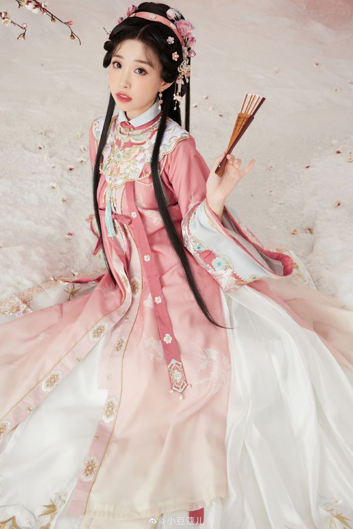 Plus Size Cheongsam for Women:Embracing the Beauty of a 170-Pound Figure Plus Size Cheongsam for Women:Embracing the Beauty of a 170-Pound Figure