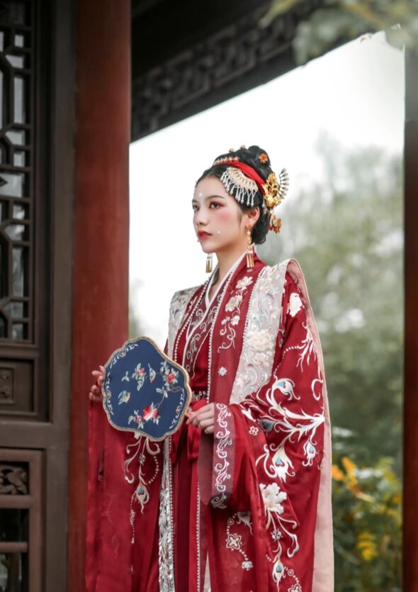 The Tailored Elegance of Tang Suit and Cheongsam:A Guide to Cutting Patterns The Tailored Elegance of Tang Suit and Cheongsam:A Guide to Cutting Patterns