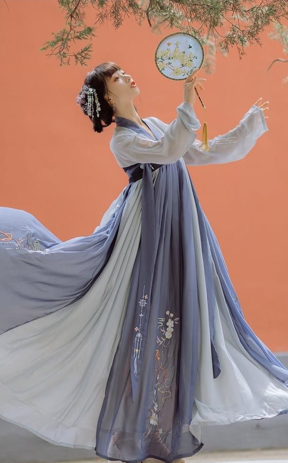 Ethereal Chinese Style Hanfu Fashion in Summer:A Journey into Traditional Elegance Ethereal Chinese Style Hanfu Fashion in Summer:A Journey into Traditional Elegance
