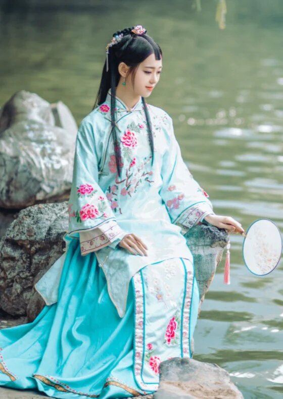 Elegant Pink Revamped Cheongsam Dress:A Fashion Statement of Sophistication Elegant Pink Revamped Cheongsam Dress:A Fashion Statement of Sophistication