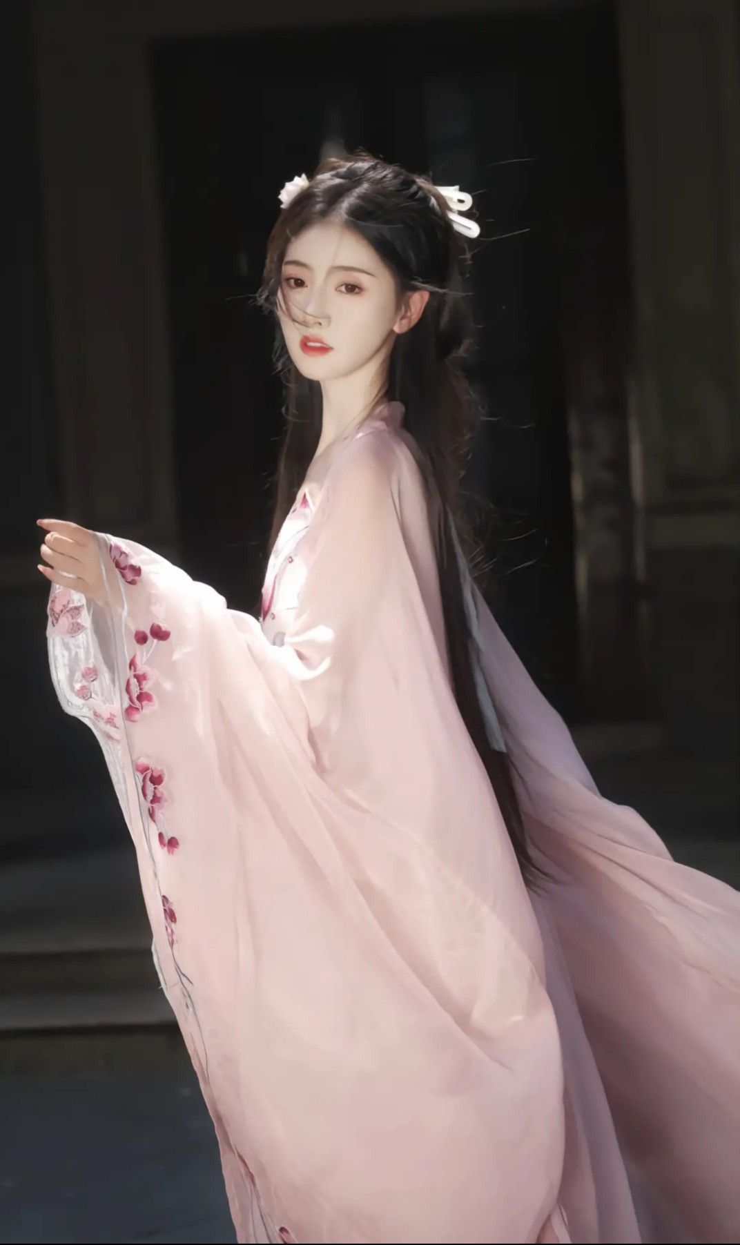 The Elegance of a Horseface Skirt and a Simple Top:A Fashionable Unison The Elegance of a Horseface Skirt and a Simple Top:A Fashionable Unison