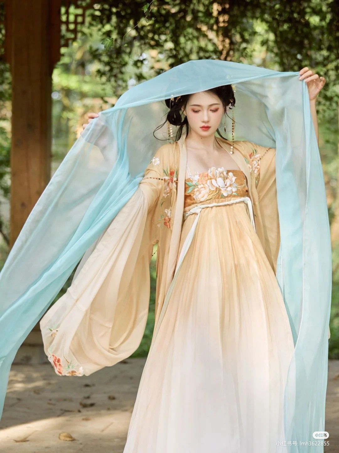 The Splendor of Hanfu:The Ethereal Tassel Hair Crown The Splendor of Hanfu:The Ethereal Tassel Hair Crown