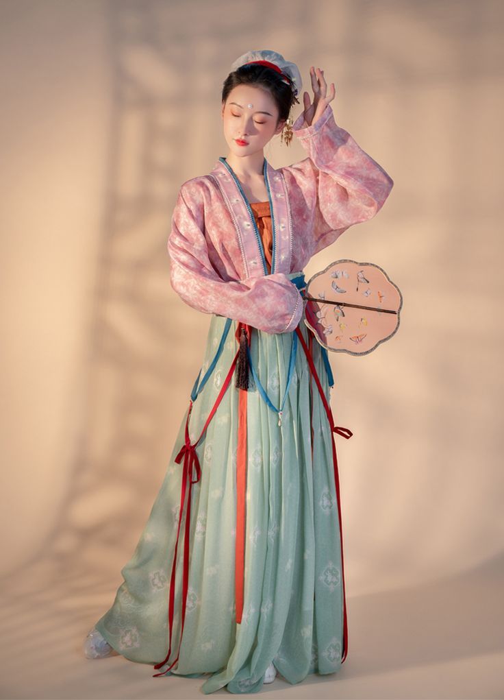 The Allure of Hanfu Winter Sleeves:Narrow Yet Elegant The Allure of Hanfu Winter Sleeves:Narrow Yet Elegant