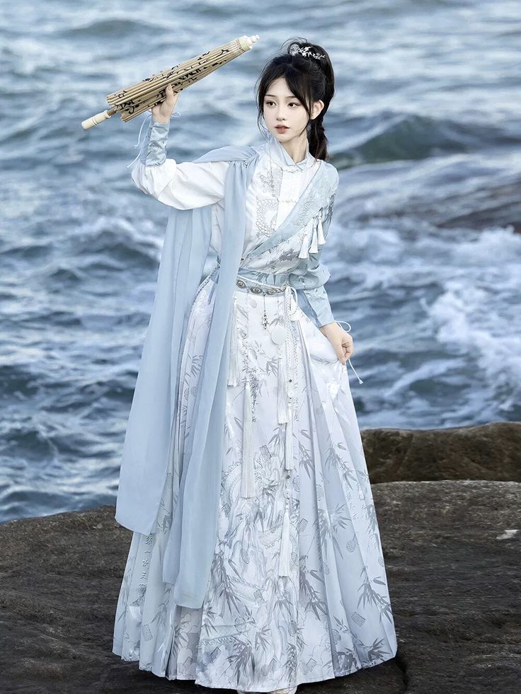 The Evolution of Traditional Chinese Clothing:The Role of Buttons in Hanfu Fashion The Evolution of Traditional Chinese Clothing:The Role of Buttons in Hanfu Fashion