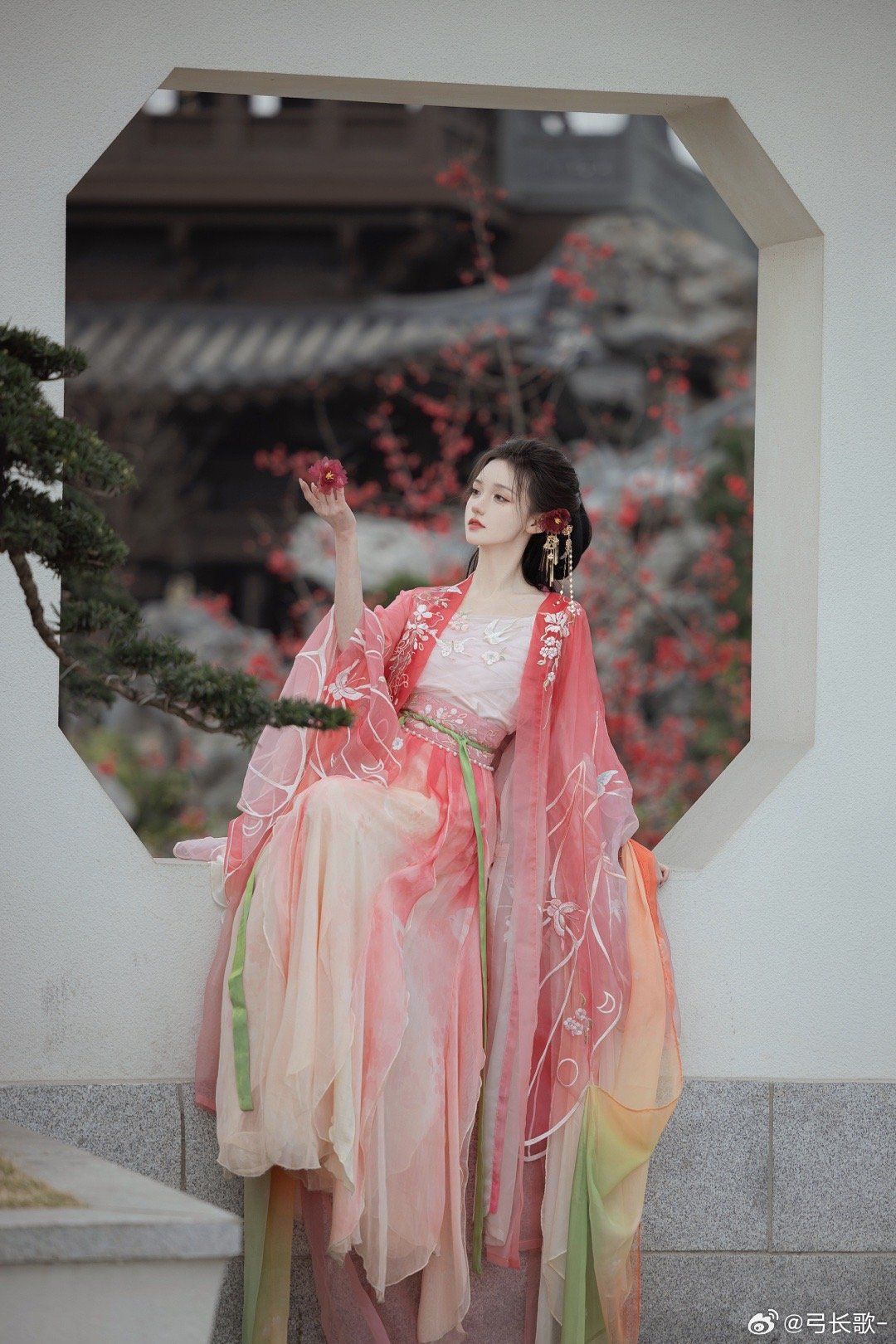 Embracing Authentic Song Hanfu:A Journey into Traditional Chinese Elegance Embracing Authentic Song Hanfu:A Journey into Traditional Chinese Elegance