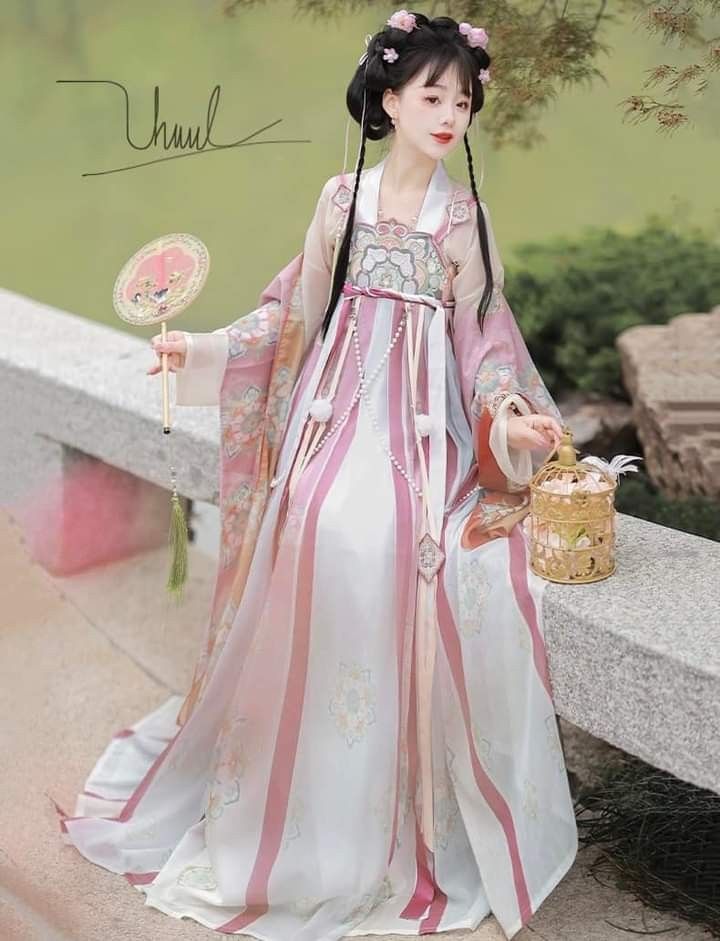 Elegant Black金丝绒旗袍 A尊贵的时尚展现 Elegant Black金丝绒旗袍 A尊贵的时尚展现