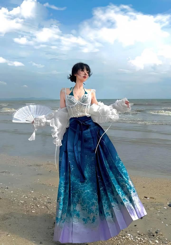 Platinum-Infused Hanfu:The New Era of Traditional Elegance Platinum-Infused Hanfu:The New Era of Traditional Elegance