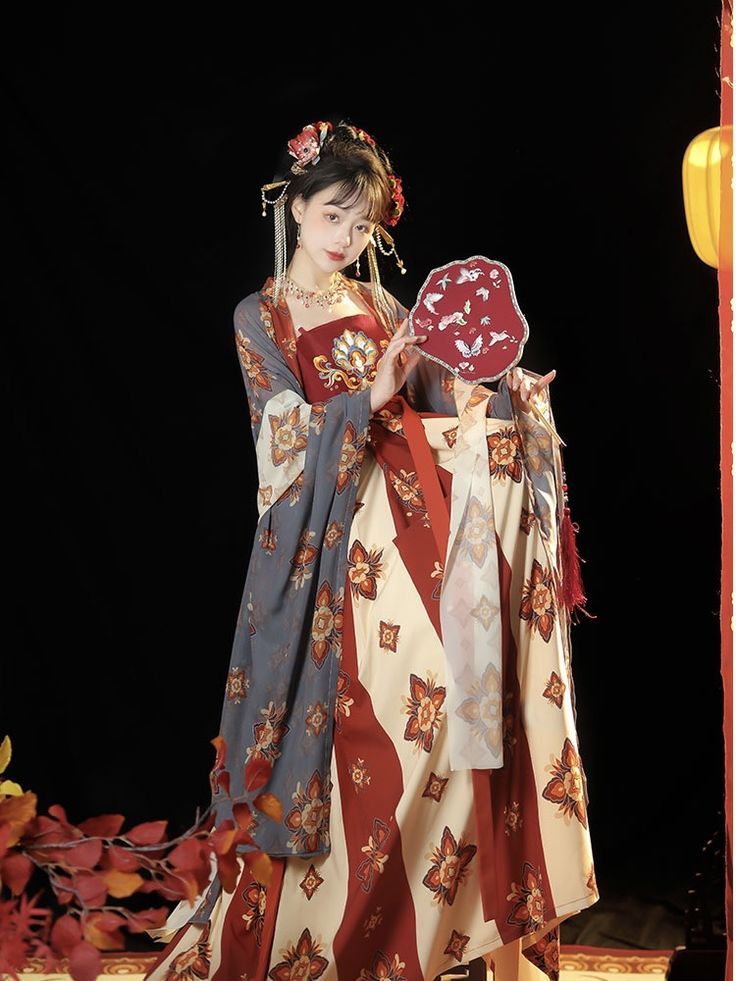 The Dominance of Hanfu and the Flower of the Otherworld:彼岸花 The Dominance of Hanfu and the Flower of the Otherworld:彼岸花