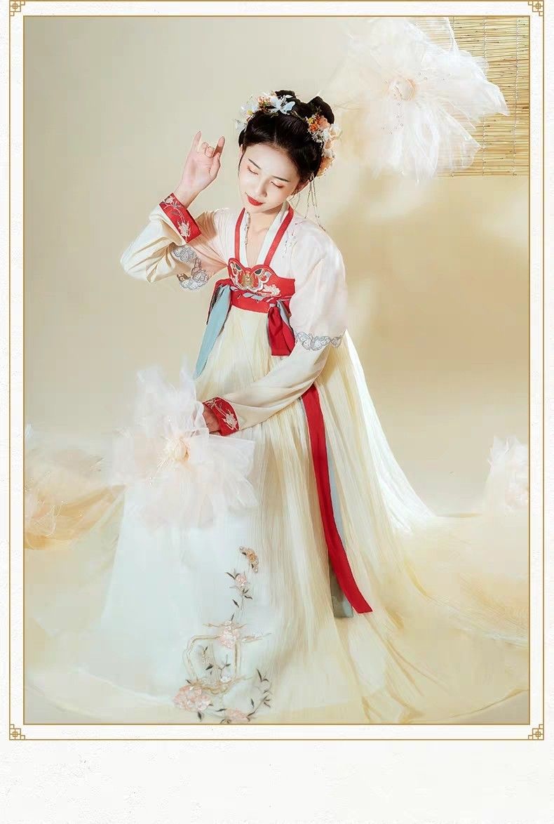 The Elegance of Cheongsam-Style Silk Split-Front Dress The Elegance of Cheongsam-Style Silk Split-Front Dress