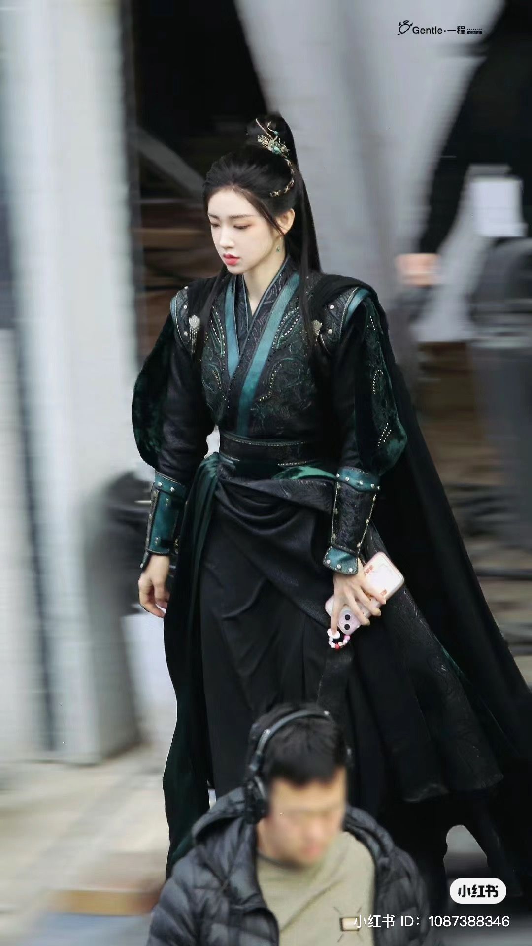 Embracing the Year of the Dragon:Women in Traditional Tang Costumes for 2024 Embracing the Year of the Dragon:Women in Traditional Tang Costumes for 2024