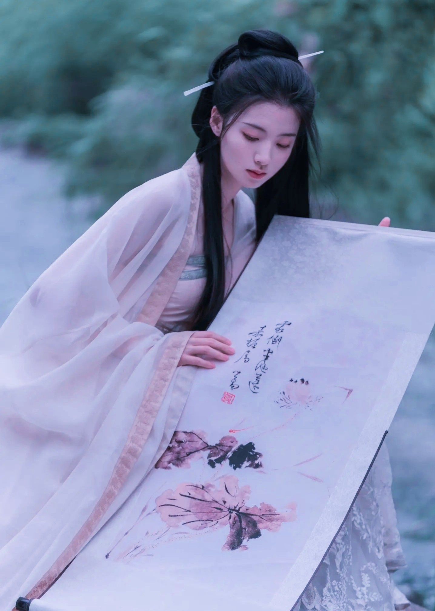 Dressing Up as a Petite Lady:The Daily Charm of Qipao
