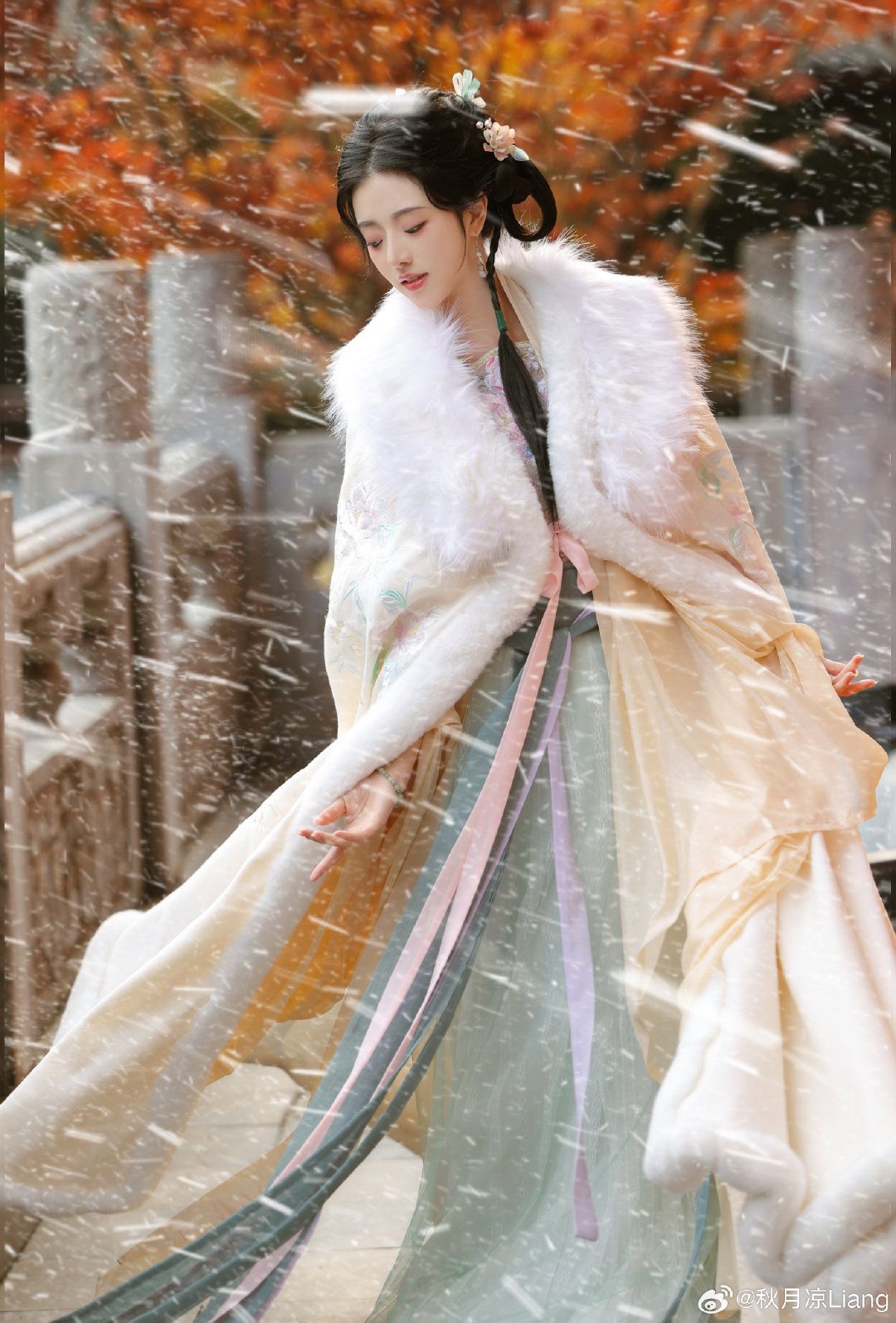 Embroidered Collars and Brooches:A Glimpse into the Elegance of Cheongsam Fashion Embroidered Collars and Brooches:A Glimpse into the Elegance of Cheongsam Fashion
