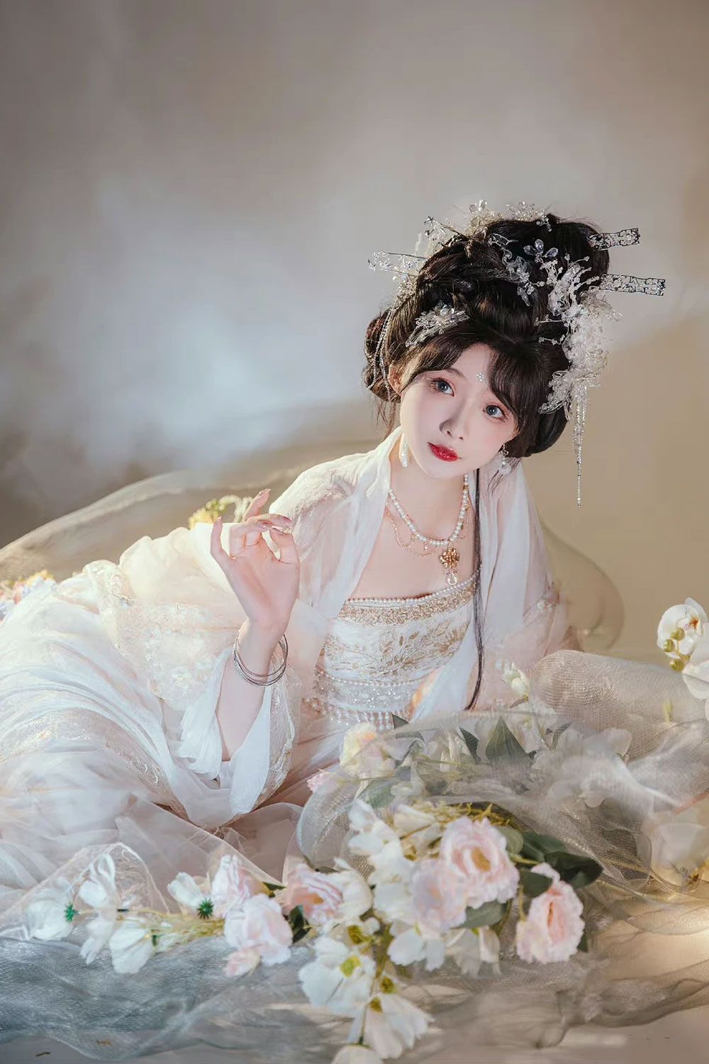 The Elegance of Noble Womens Cheongsam:The Traditional Chinese Beauty The Elegance of Noble Womens Cheongsam:The Traditional Chinese Beauty