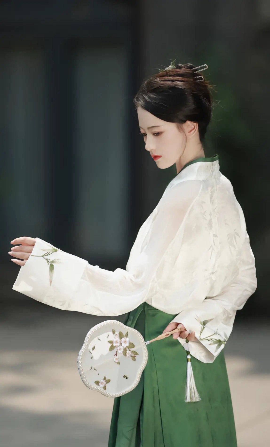 Embroidery in Winter:The Splendid Art of Hanfu Shoes in Detail Embroidery in Winter:The Splendid Art of Hanfu Shoes in Detail