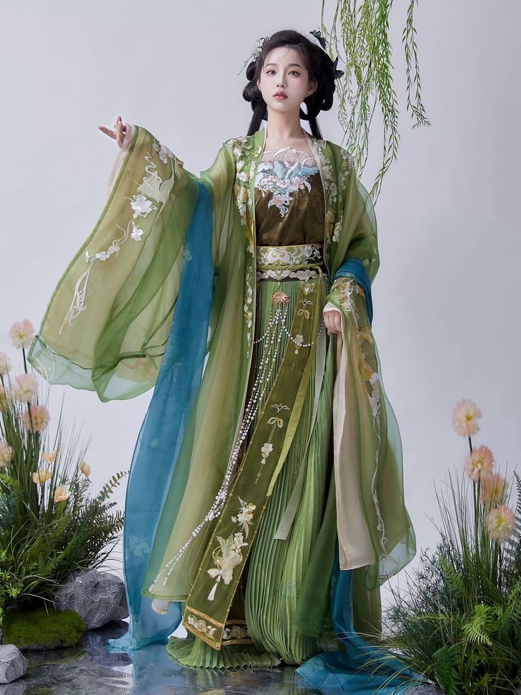 Ancient Style Cheongsam with Sweeping Train:A Glimpse into Traditional Chinese Elegance Ancient Style Cheongsam with Sweeping Train:A Glimpse into Traditional Chinese Elegance