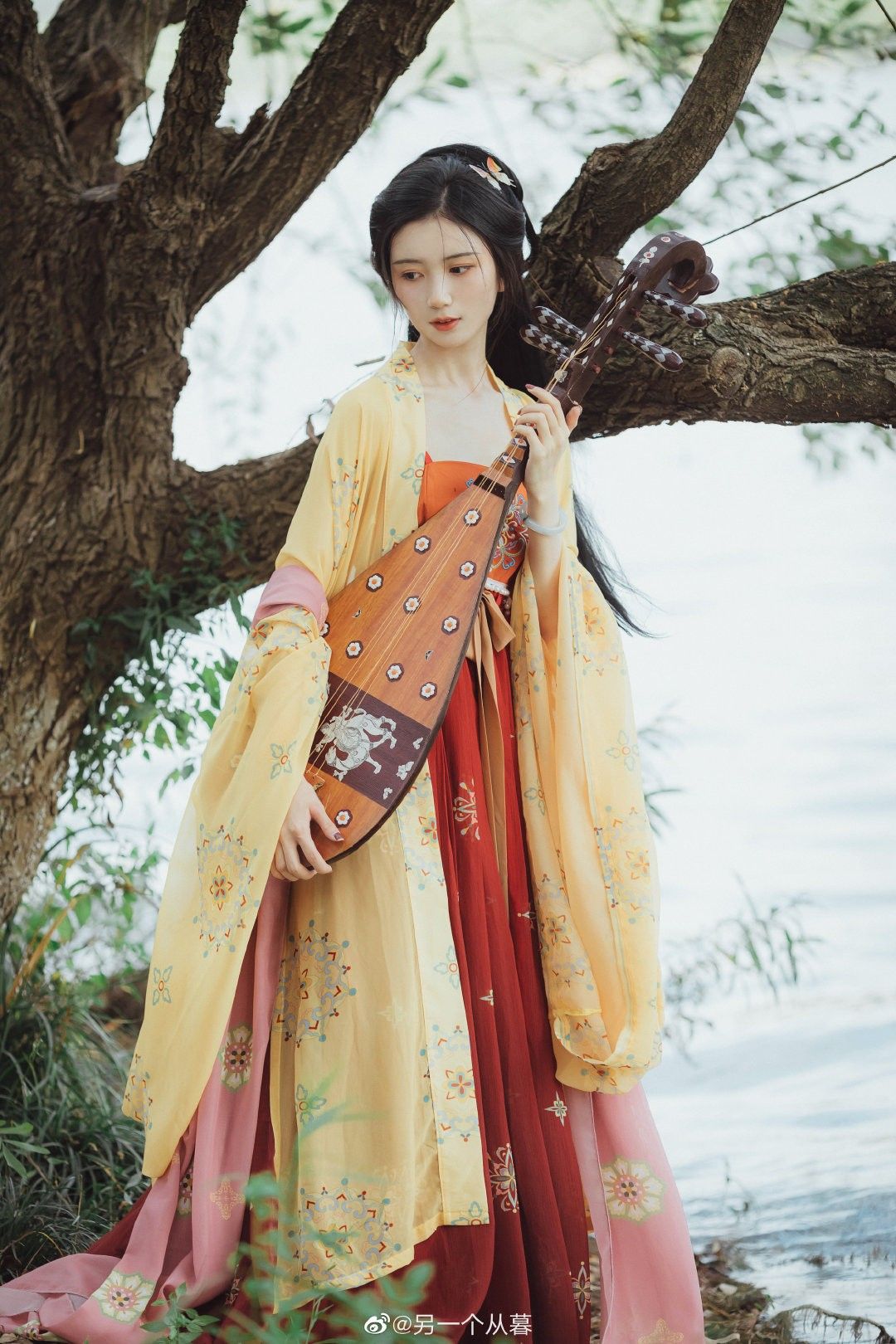 Wine Red Velvet Cheongsam:A Blend of Elegance and Tradition Wine Red Velvet Cheongsam:A Blend of Elegance and Tradition