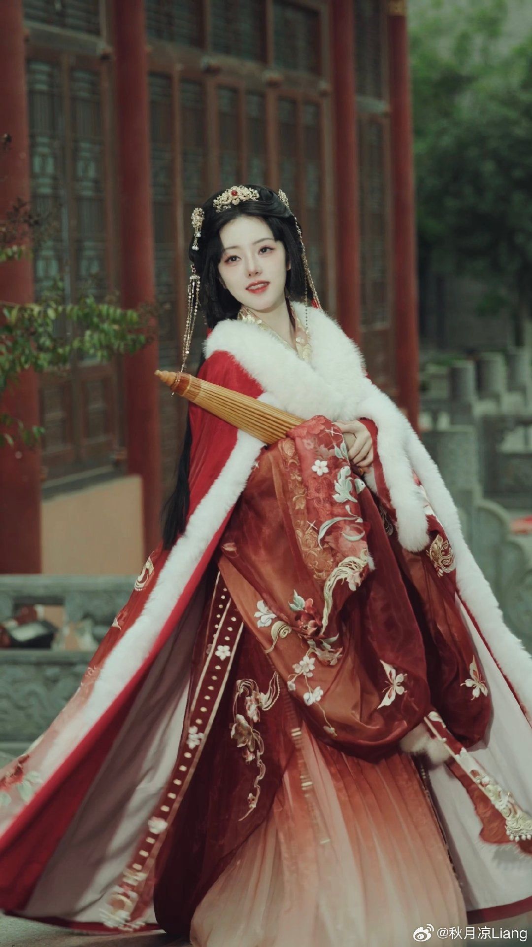 The Revival of Cheongsam Gowns for Women in Their 30s and 40s The Revival of Cheongsam Gowns for Women in Their 30s and 40s