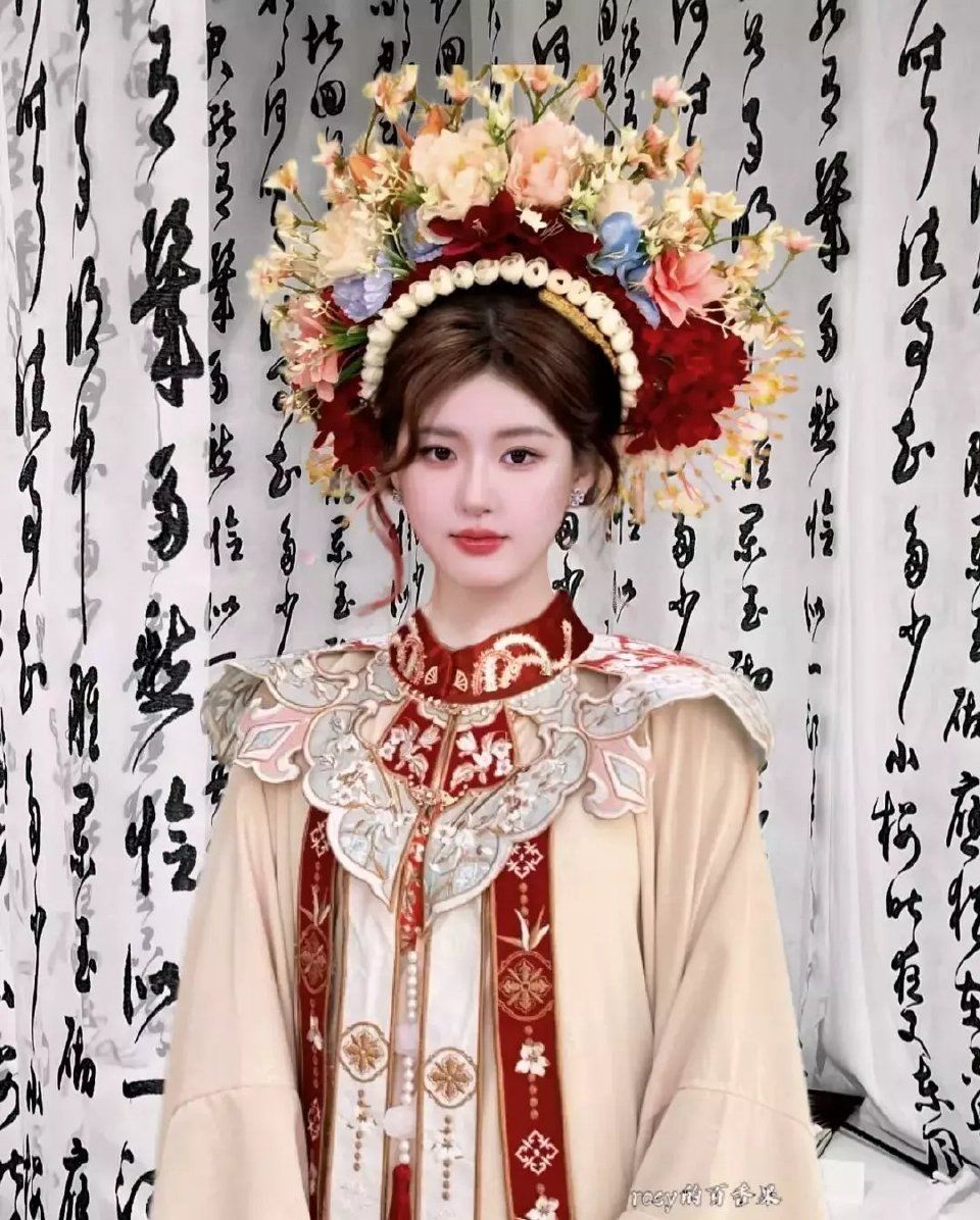 Improving Traditional Hanfu Fashion for Petite Women in Summer:A Guide to Styling and Comfort Improving Traditional Hanfu Fashion for Petite Women in Summer:A Guide to Styling and Comfort
