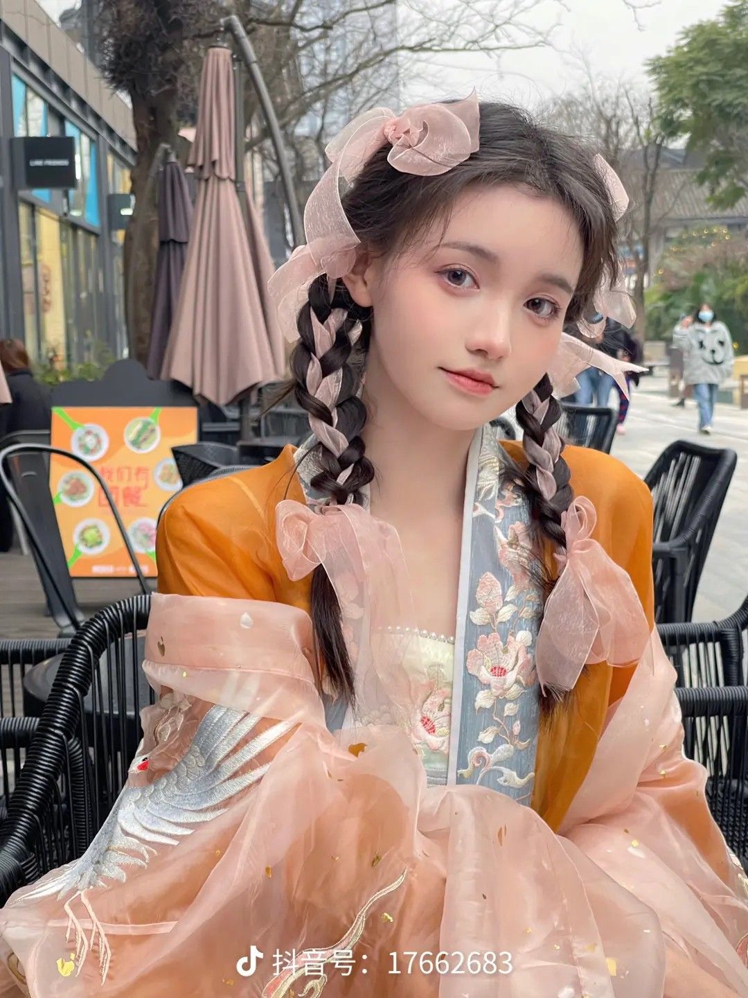 Embracing Transparency:The Revival of the Cheongsam with Modern Transparent Design Embracing Transparency:The Revival of the Cheongsam with Modern Transparent Design