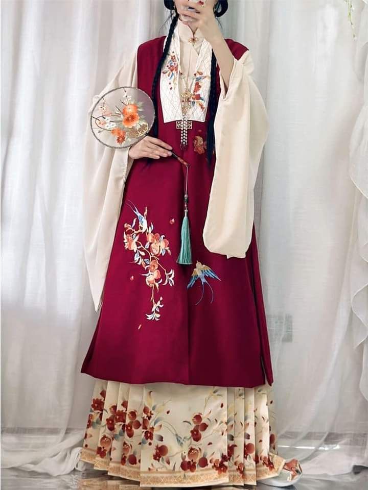Toast-worthy Cheongsam with Mid-length Sleeves for Weddings and Engagements