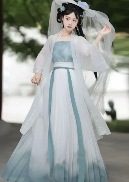 Preschoolers in Cheongsam:A Cultural Journey for 6-Year-Old Girls Preschoolers in Cheongsam:A Cultural Journey for 6-Year-Old Girls