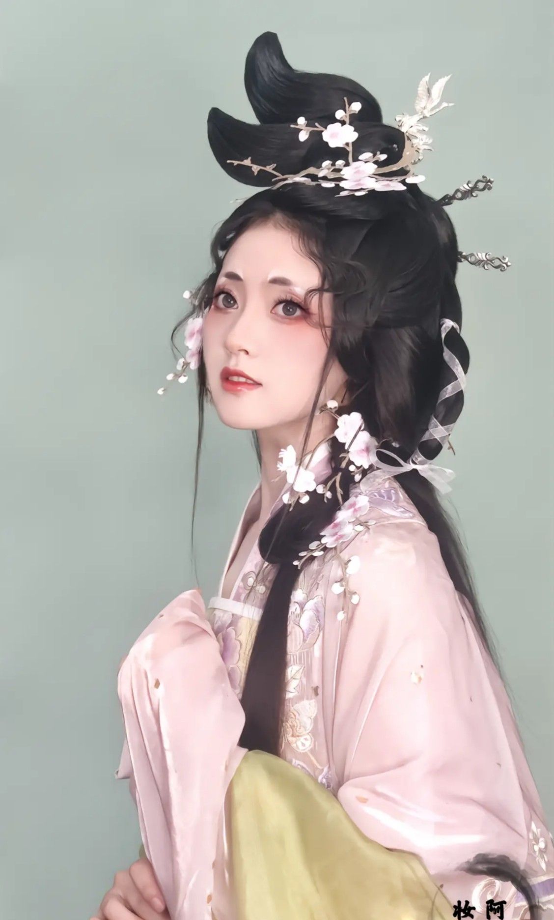 The Dark Red Hanfu:Exploring the Enigma of Shadow in Traditional Chinese Clothing The Dark Red Hanfu:Exploring the Enigma of Shadow in Traditional Chinese Clothing