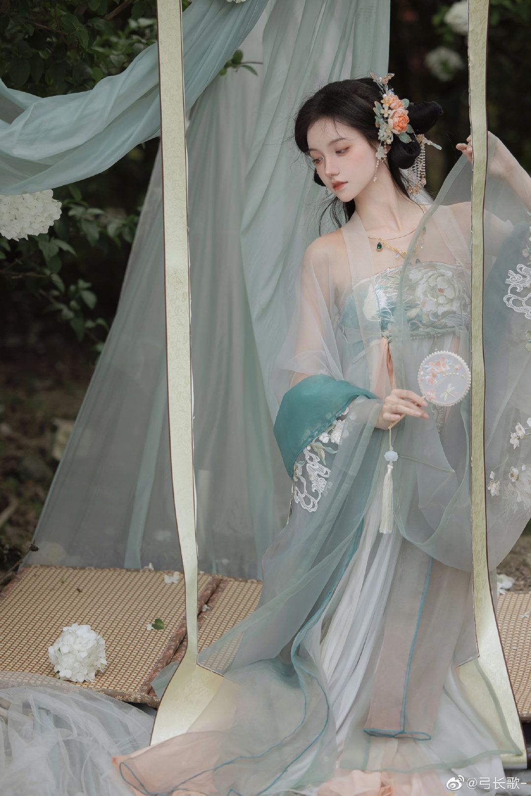 The Splendor of Hanfu:The Wide Sleeve and Flowing Immortal Skirt The Splendor of Hanfu:The Wide Sleeve and Flowing Immortal Skirt