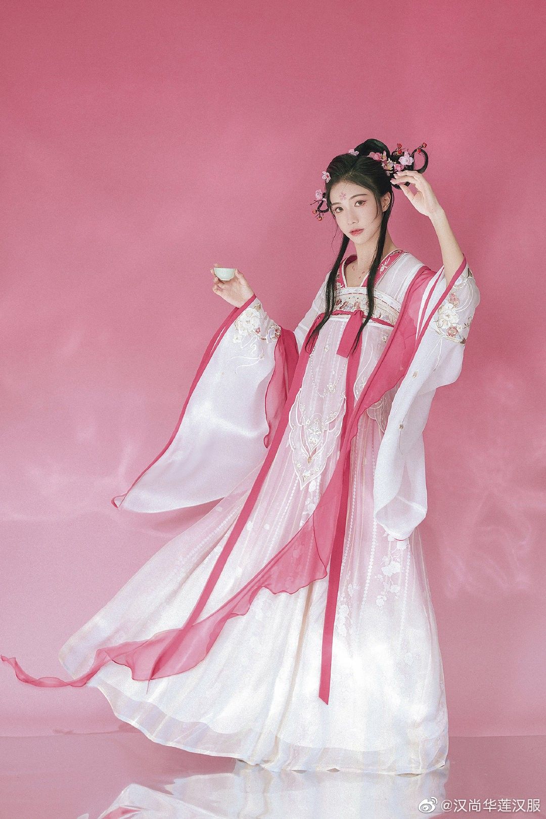 Ancient Chinese Clothing:The Charm of Hanfu for Primary School Students Ancient Chinese Clothing:The Charm of Hanfu for Primary School Students