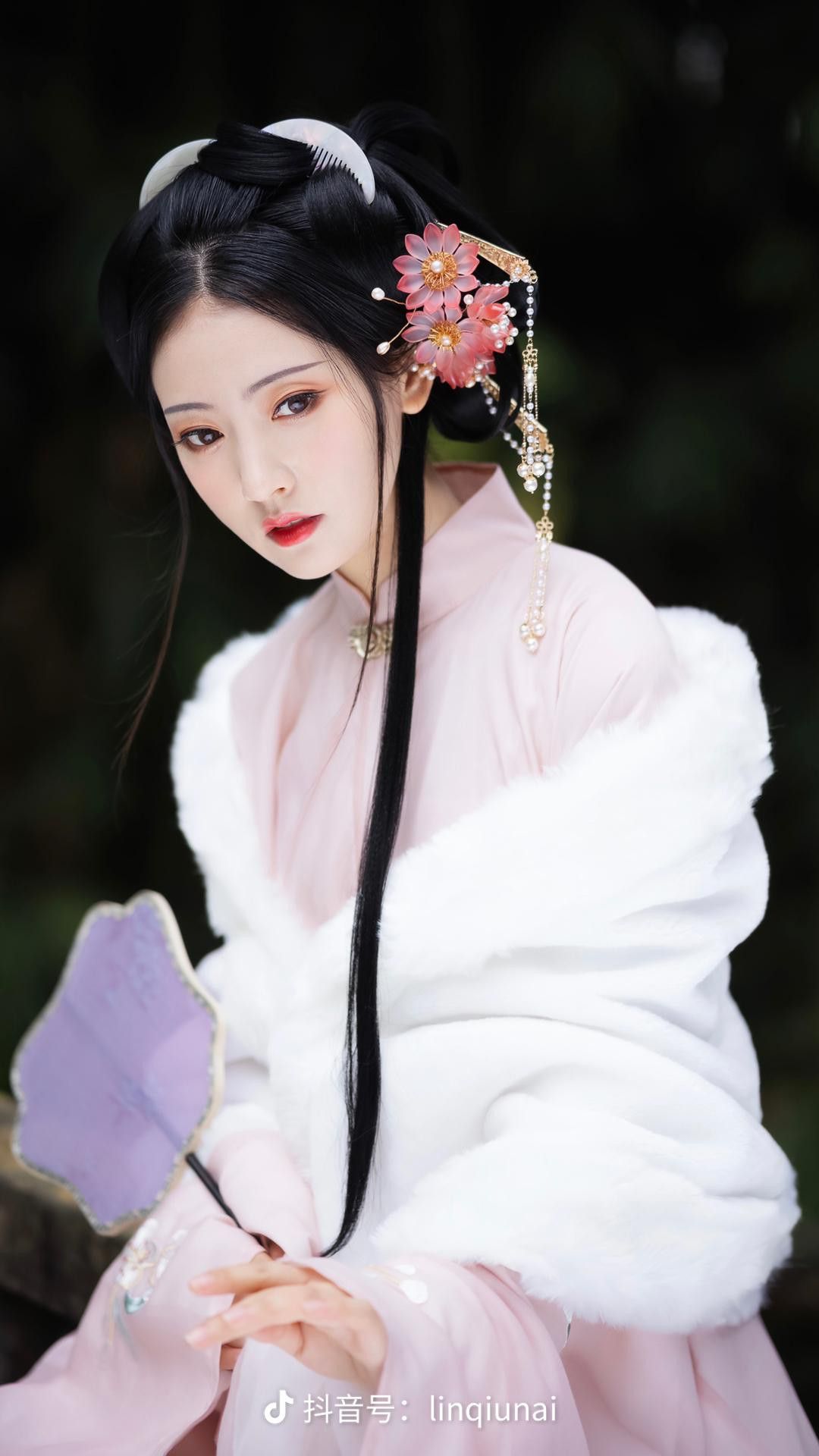 The Enchanting Charm of Long Cheongsam Skirts The Enchanting Charm of Long Cheongsam Skirts