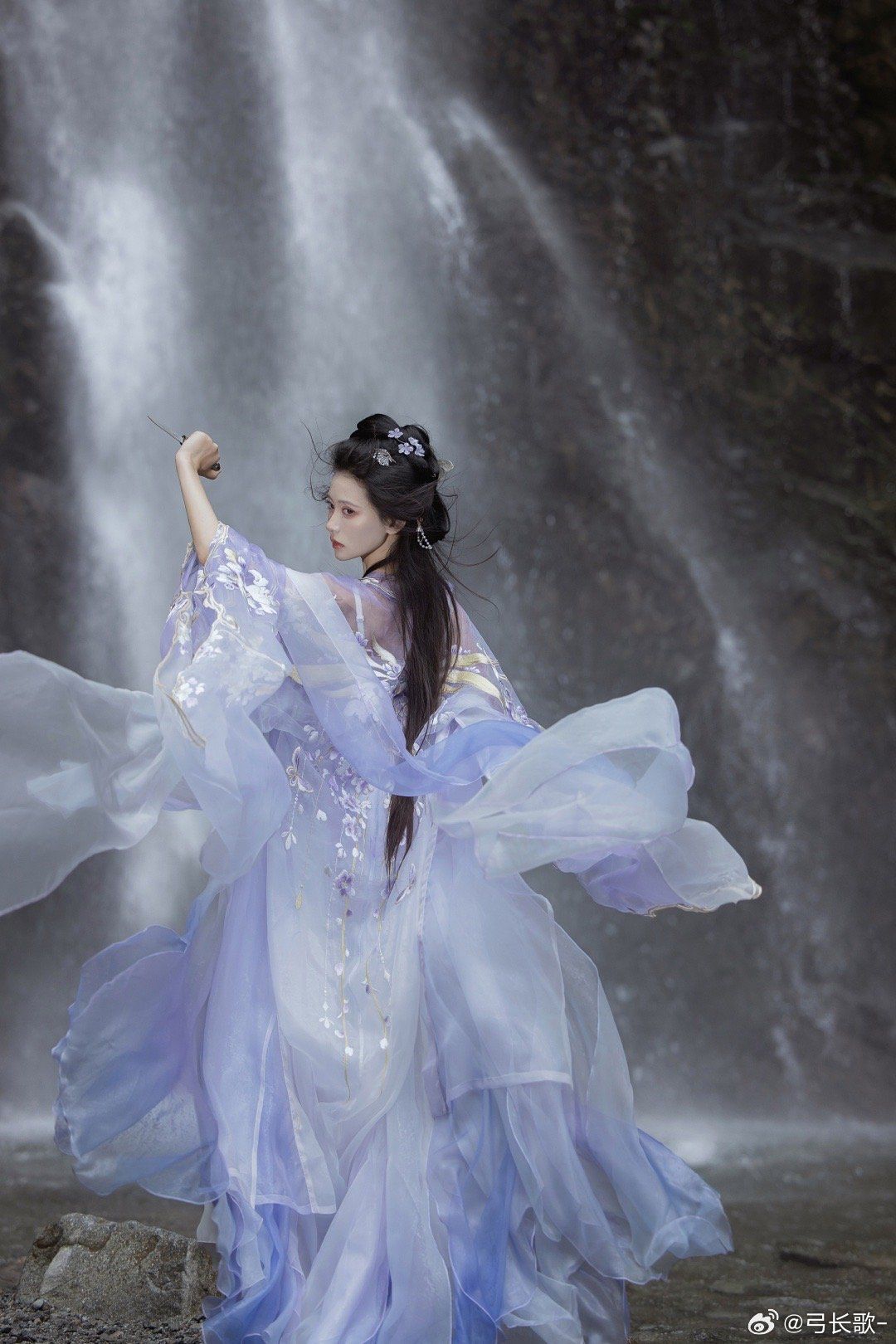 Mini-Sized New Chinese Hanfu Fashion Suites:An Insight into Modern Traditional Elegance Mini-Sized New Chinese Hanfu Fashion Suites:An Insight into Modern Traditional Elegance