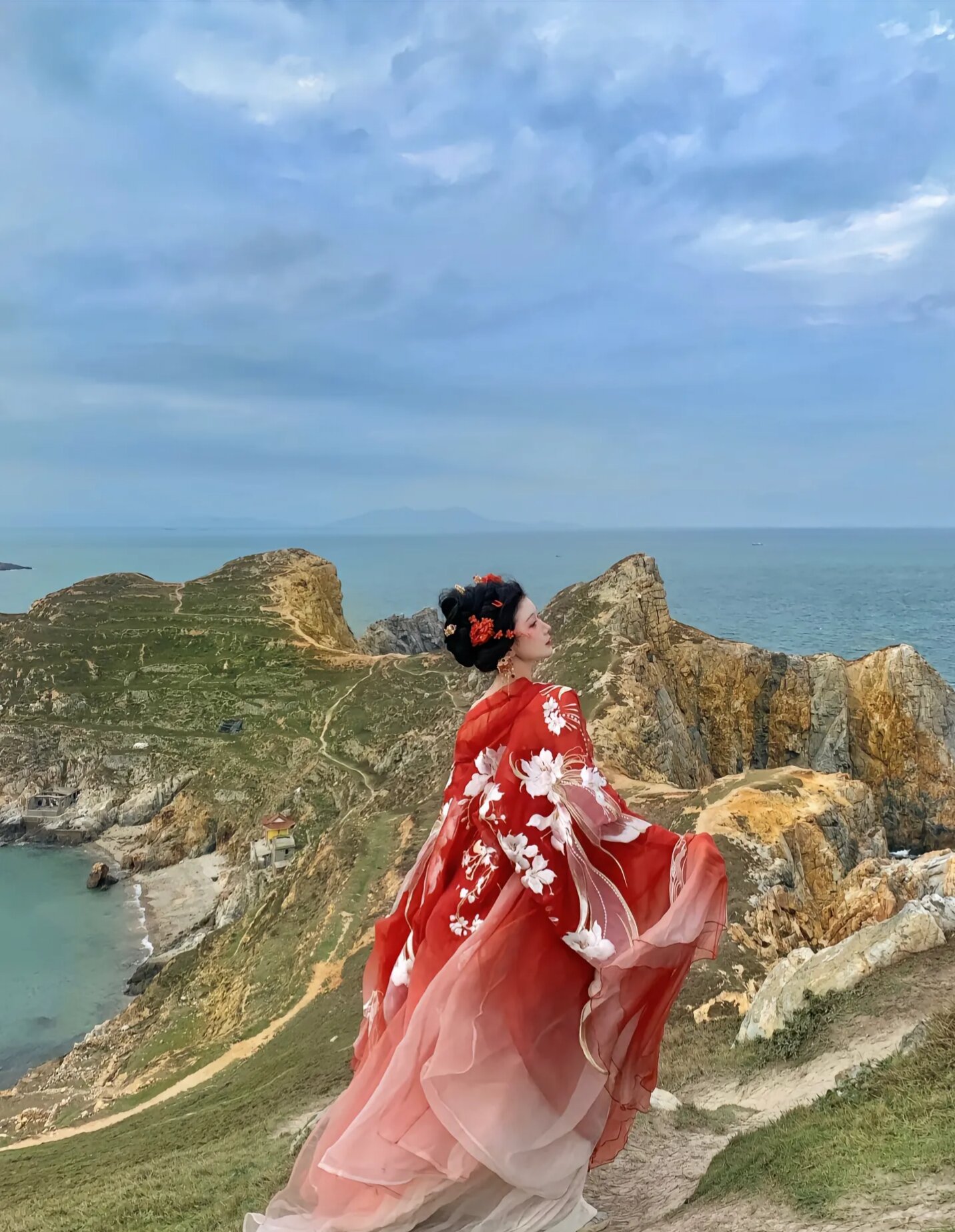 Tall and Elegant in a Floor-Sweeping Cheongsam Tall and Elegant in a Floor-Sweeping Cheongsam