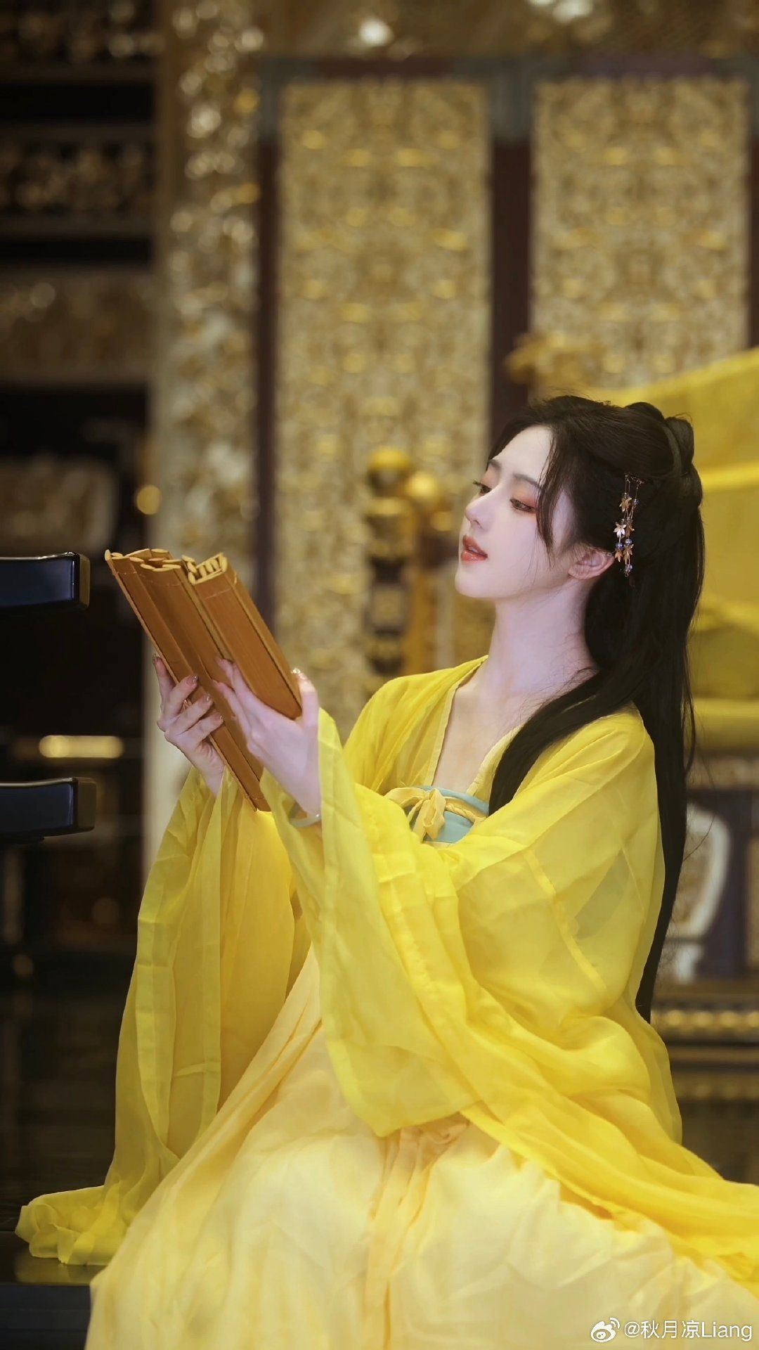 Exploring the Enigma of Black敦煌飞天 Costume:A Journey into the Exotic Realm of Hanfu Exploring the Enigma of Black敦煌飞天 Costume:A Journey into the Exotic Realm of Hanfu