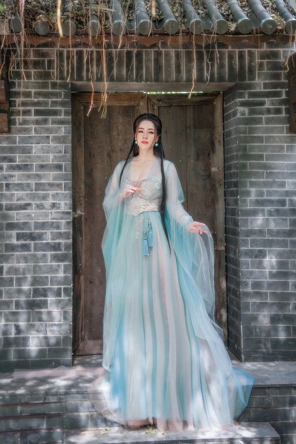 Exploring the Erotica of Traditional Chinese Clothing:Cheongsam and its Modern Sensual Evolution Exploring the Erotica of Traditional Chinese Clothing:Cheongsam and its Modern Sensual Evolution