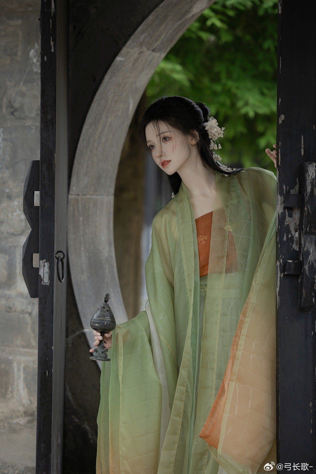 Rabbit-Themed Hanfu Fashion in Winter:A Blend of Tradition and Cuteness Rabbit-Themed Hanfu Fashion in Winter:A Blend of Tradition and Cuteness