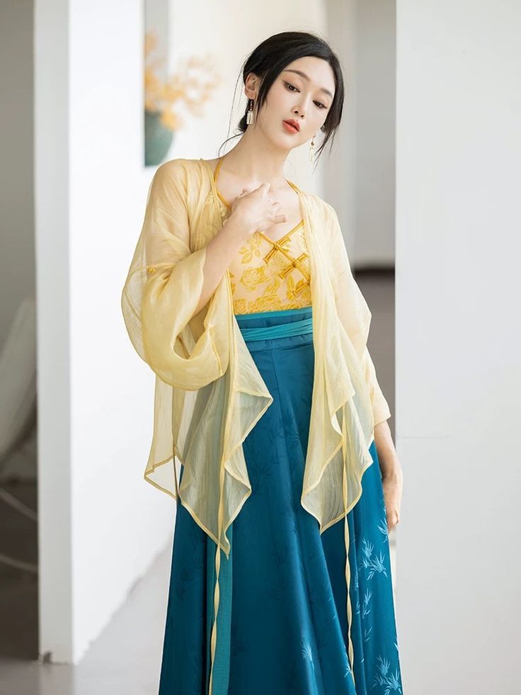 The Splendor of Qin-Style Hanfu:A Journey into Ancient Chinese Cultural Elegance The Splendor of Qin-Style Hanfu:A Journey into Ancient Chinese Cultural Elegance