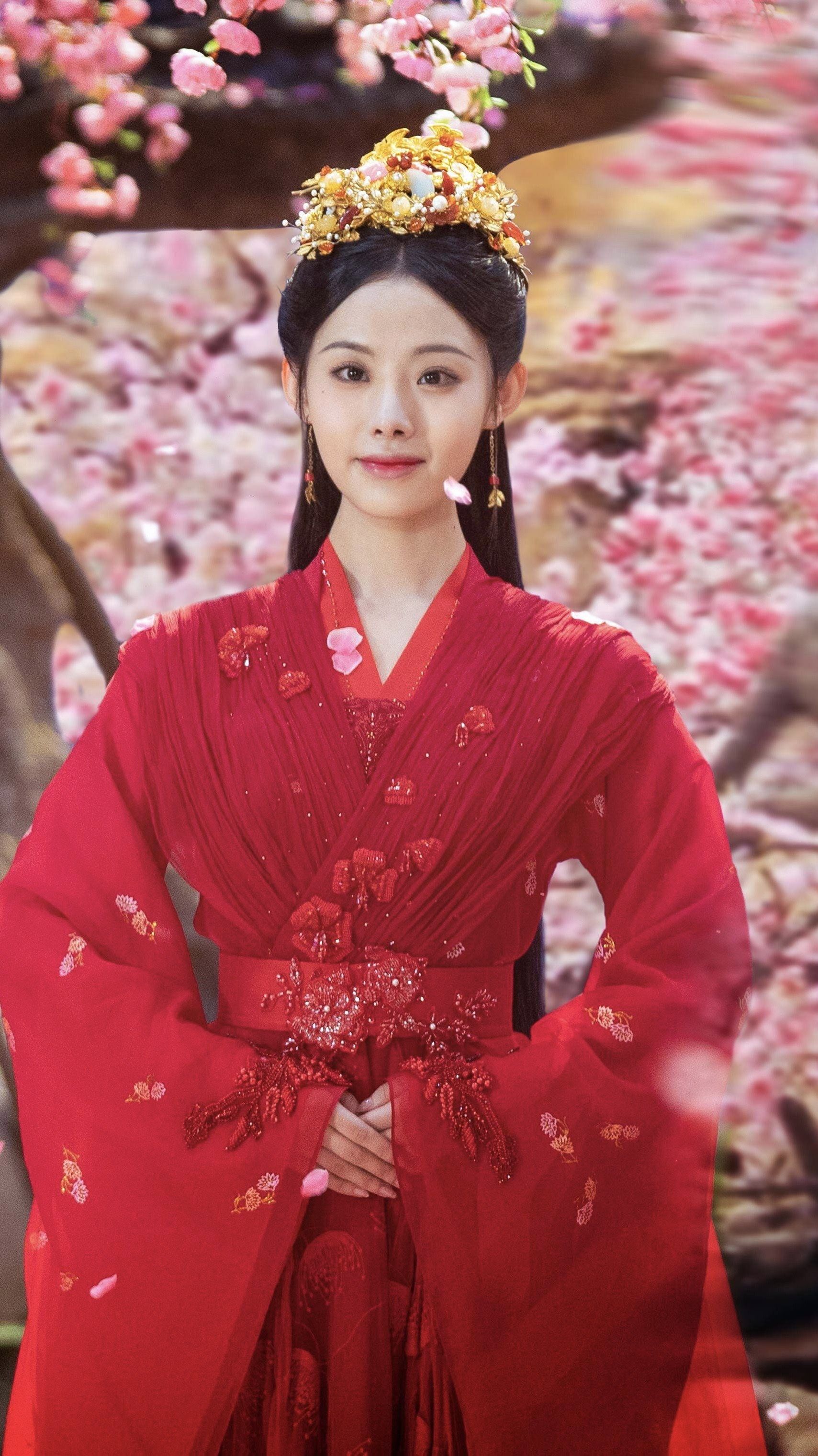 The Elegance of Cheongsam for a 130-Pound Body The Elegance of Cheongsam for a 130-Pound Body