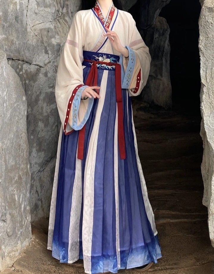 The Splendor of Hanfu in the Northern and Southern Dynasties:Dance Maidens in the Wei and Jin Eras The Splendor of Hanfu in the Northern and Southern Dynasties:Dance Maidens in the Wei and Jin Eras