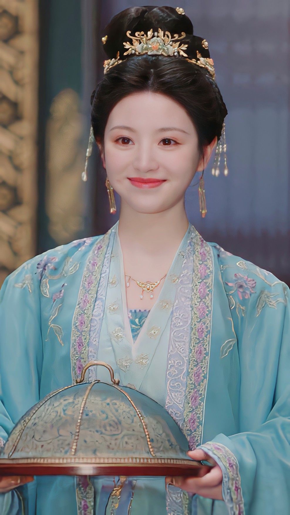 The Evolution of Cape-Style Cheongsam with Shawl Collar The Evolution of Cape-Style Cheongsam with Shawl Collar