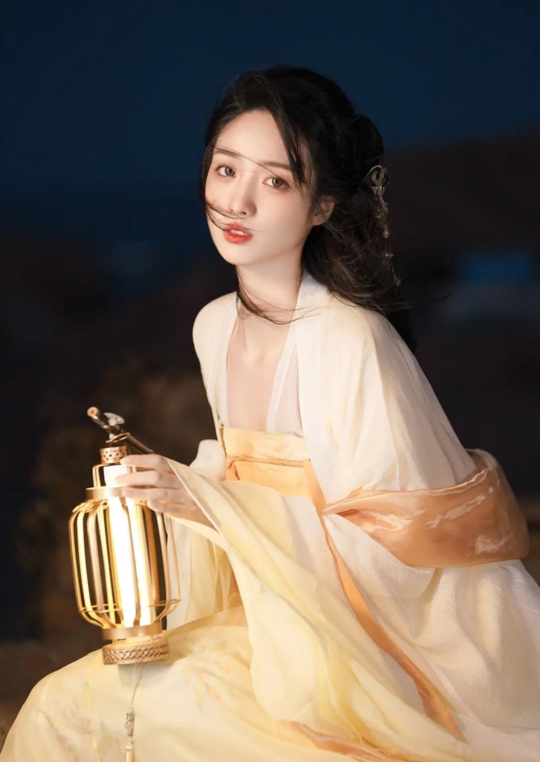 Reinventing the Qipao Hanfu for Young Girls:A Blend of Tradition and Modernity Reinventing the Qipao Hanfu for Young Girls:A Blend of Tradition and Modernity