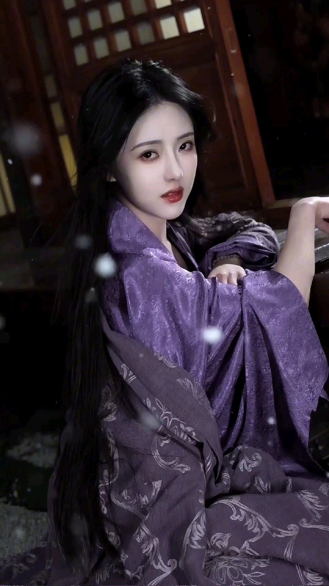 Festive Cheongsam Beauty:Embracing the New Chinese Style