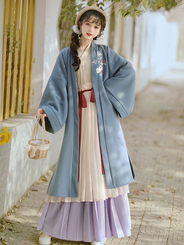 Original Hanfu:Embracing the Feminine Fairy-like Ancient Style in Modern Times Original Hanfu:Embracing the Feminine Fairy-like Ancient Style in Modern Times