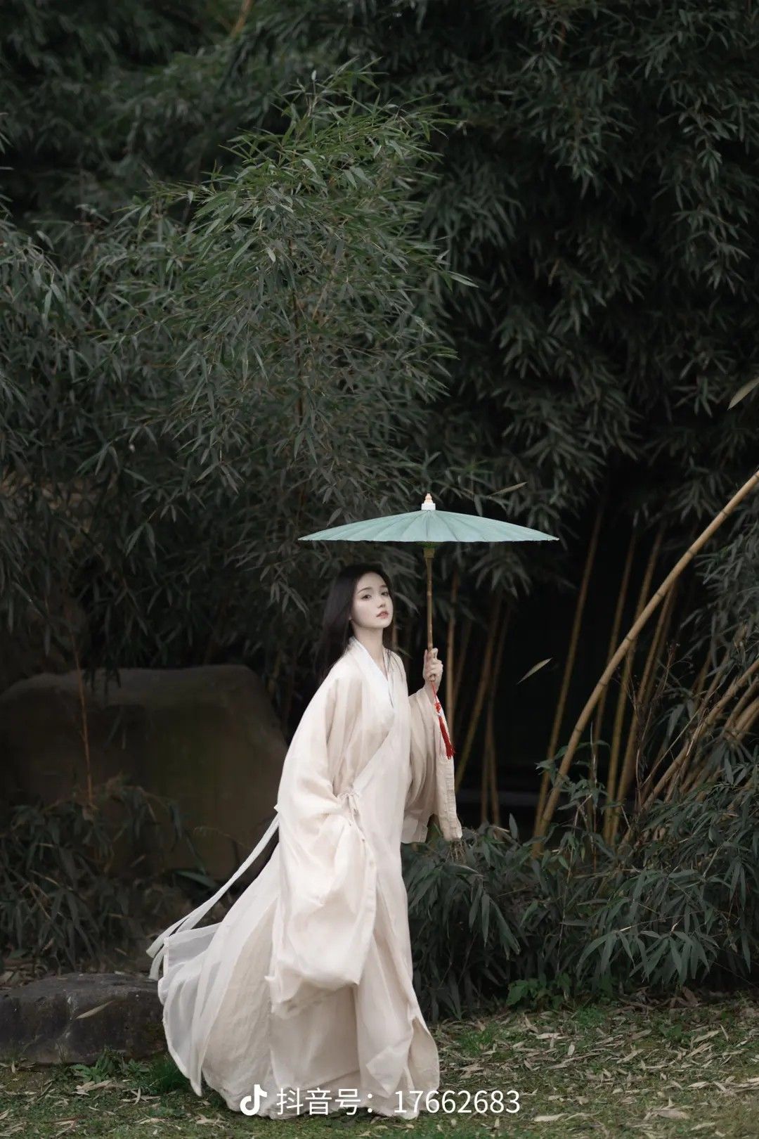 Embracing Originality:The Rise of Authentic Hanfu Fashion Embracing Originality:The Rise of Authentic Hanfu Fashion
