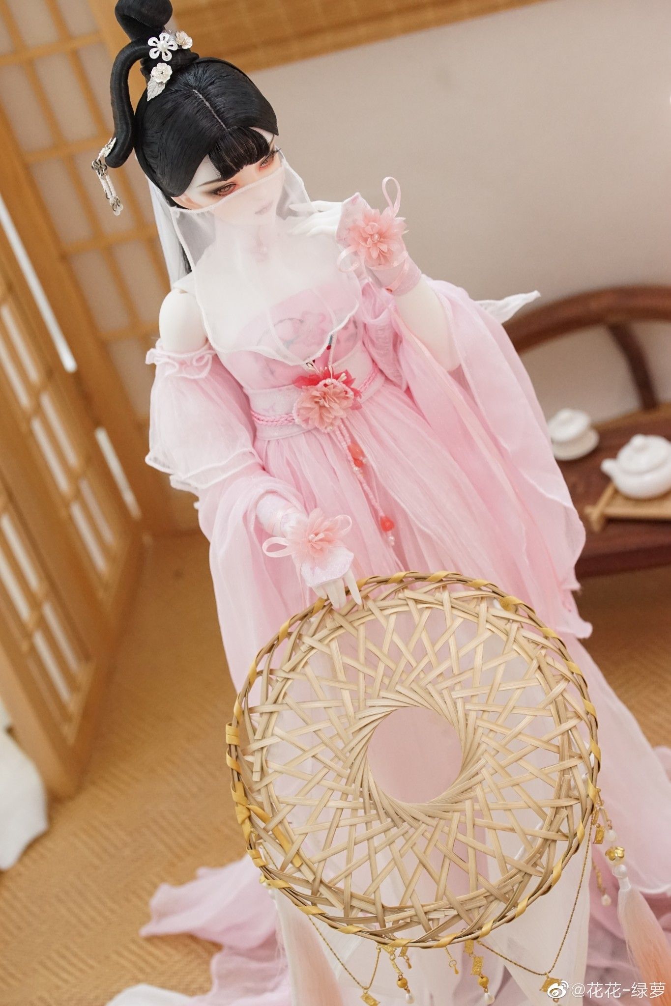 Reinventing the Classic Cheongsam with Modern Flavor:Youthful Long-Sleeve Qipao in Xiangyunsha Silk Reinventing the Classic Cheongsam with Modern Flavor:Youthful Long-Sleeve Qipao in Xiangyunsha Silk