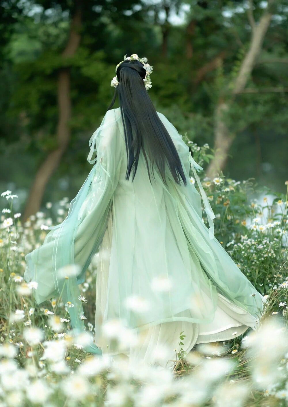Children in Hanfu Costumes:A Guide to Creating Traditional Hairdos for Chinese New Year Children in Hanfu Costumes:A Guide to Creating Traditional Hairdos for Chinese New Year