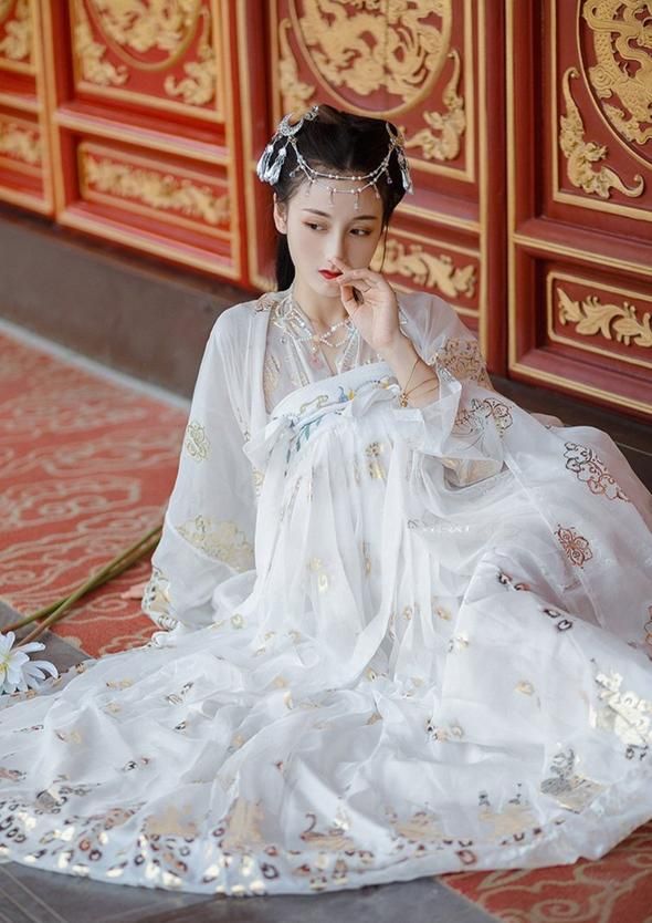 Splendid Splendor:The Original Hanfu of Huajin Splendid Splendor:The Original Hanfu of Huajin