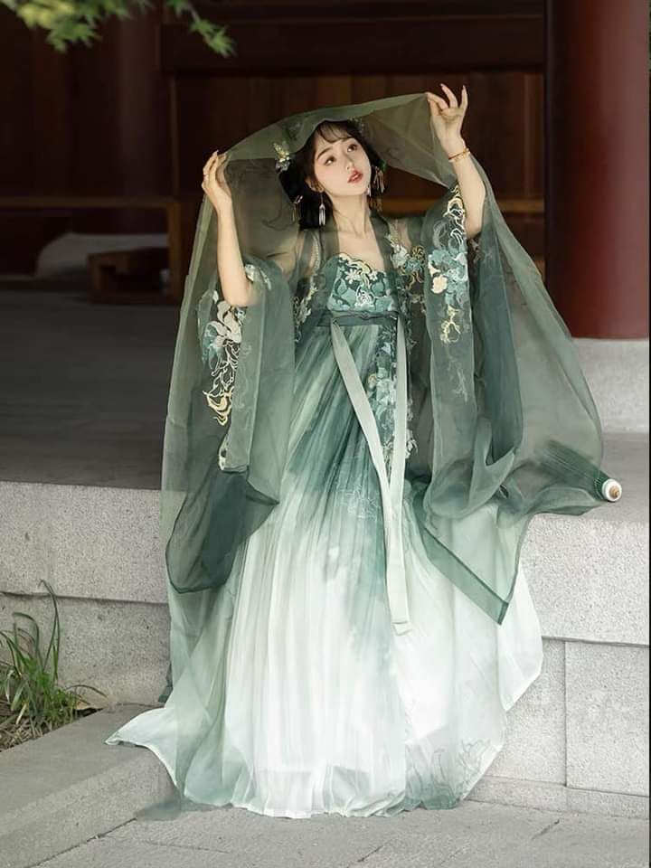 Chinese-Style Hanfu Fans:A Blend of Tradition and Modern Elegance Chinese-Style Hanfu Fans:A Blend of Tradition and Modern Elegance