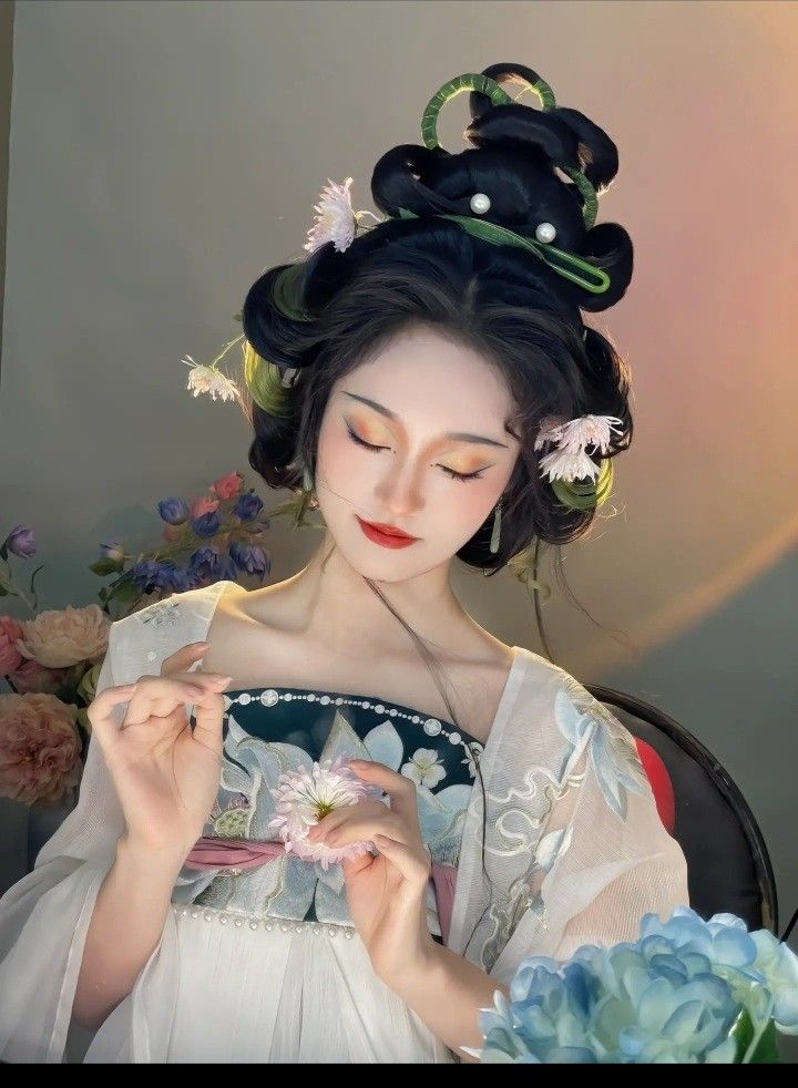 The Splendor of Warring States Robes:The Enchanting Beauty of Traditional Hanfu The Splendor of Warring States Robes:The Enchanting Beauty of Traditional Hanfu