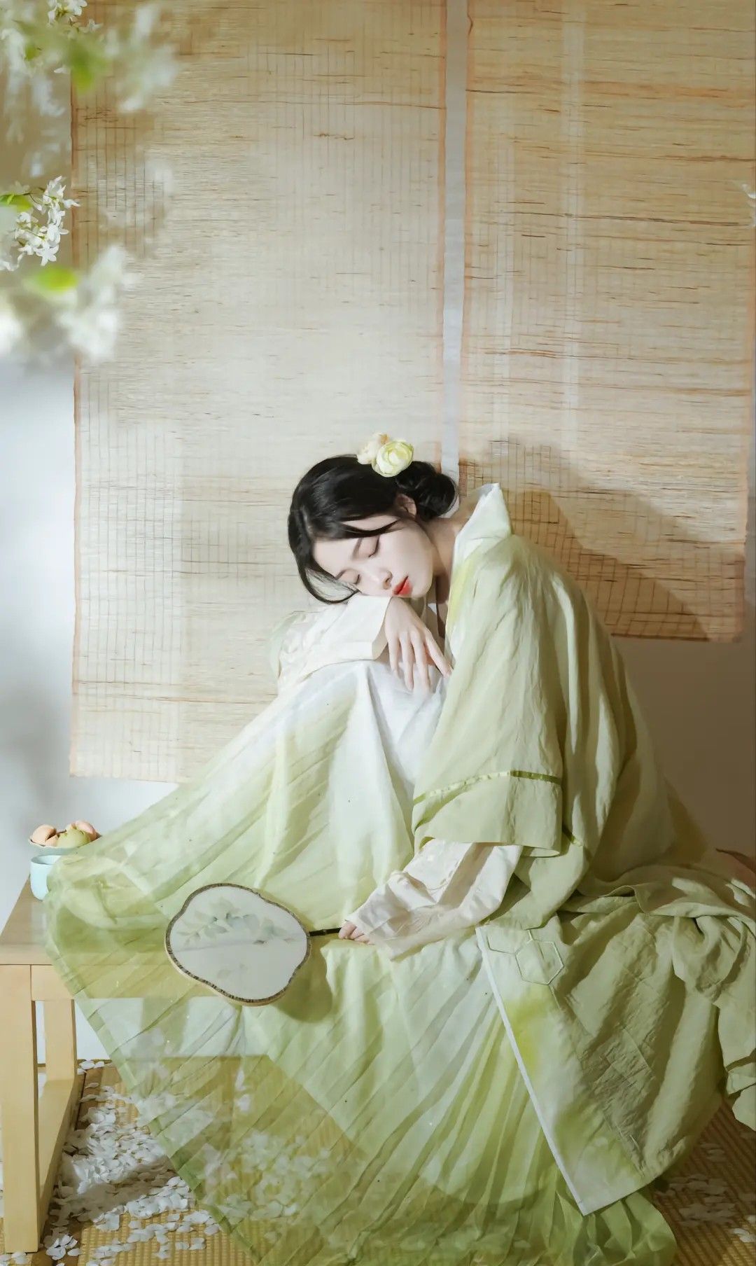 The Authenticity of彼岸花汉服,探索传统与现代的融合之美 The Authenticity of彼岸花汉服,探索传统与现代的融合之美